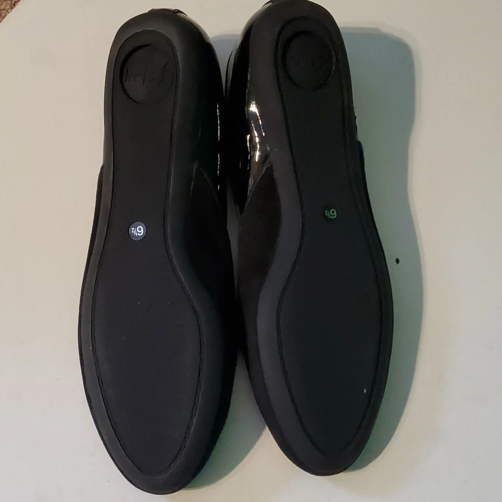 New Fsny women's 6.5 black flats with rhinestone spider design